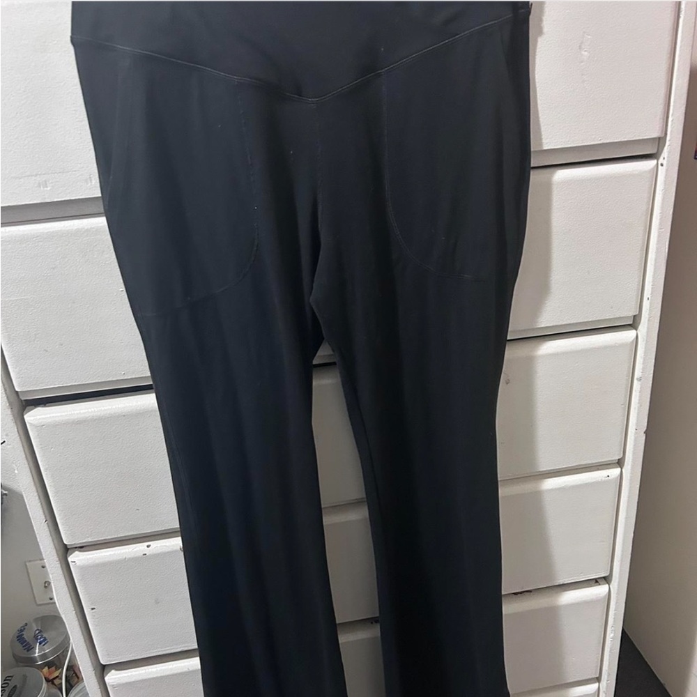 Cross waist flared leggings with pockets